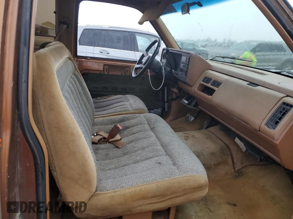 1989 GMC Sierra 1500 with VIN 2GTGC29K4K1535524, listed as a Copart auction lot 43388905 with 1,107,360 mi miles and Clean Title. Bid and sale history available at DreamBid. Image 10.