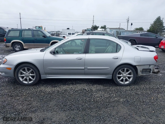 2002 Infiniti I35 Luxury with VIN JNKDA31A22T005398, listed as a IAAI auction lot 41818757 with 165,228 mi miles. Bid and sale history available at carsss.com. Image 14.