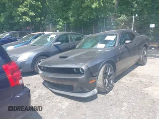 2019 Dodge Challenger R/T z VIN 2C3CDZBT1KH571481, wystawiony jako IAAI lot #39615755 z przebiegiem 90 073 mil mil oraz . Historia ofert i sprzedaży dostępna na DreamBid. Obrazek 2.