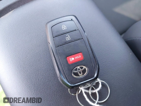 2024 Toyota Prius LE z VIN JTDACAAU4R3023781, wystawiony jako IAAI lot #42114520 z przebiegiem 20 884 mil mil oraz . Historia ofert i sprzedaży dostępna na DreamBid. Obrazek 11.