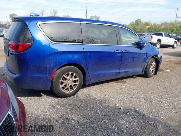 2020 Chrysler Pacifica Touring with VIN 2C4RC1FGXLR185354, listed as a IAAI auction lot 42093302 with 117,932 mi miles and . Bid and sale history available at DreamBid. Image 4.