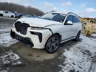 2025 BMW X7 xDrive40i z VIN 5UX23EM04S9X64678, wystawiony jako Copart lot #88092405 z przebiegiem 4 185 mil mil oraz Szkoda całkowita • Salvage title. Historia ofert i sprzedaży dostępna na DreamBid. Obrazek 1.