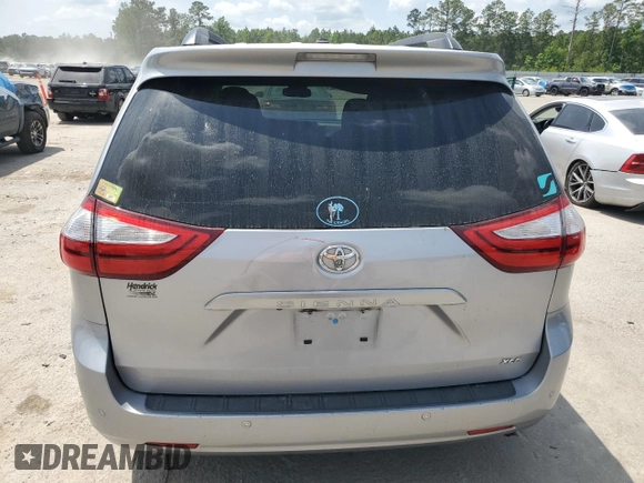 2017 Toyota Sienna XLE Auto Access Seat z VIN 5TDYZ3DC4HS777756, wystawiony jako Copart lot #54492365 z przebiegiem 183 890 mil mil oraz Czysty tytuł • Clean title. Historia ofert i sprzedaży dostępna na DreamBid. Obrazek 6.