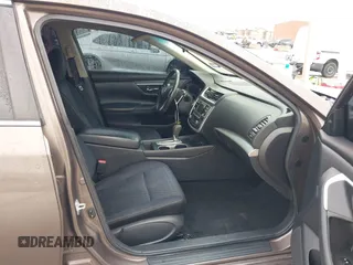 2017 Nissan Altima S z VIN 1N4AL3AP1HC189184, wystawiony jako IAAI lot #42073216 z przebiegiem 136 633 mil mil oraz . Historia ofert i sprzedaży dostępna na DreamBid. Obrazek 5.