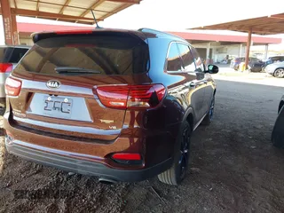 2019 Kia Sorento S V6 with VIN 5XYPG4A56KG590231, listed as a IAAI auction lot 41313789 with 92,776 mi miles. Bid and sale history available at carsss.com. Image 4.