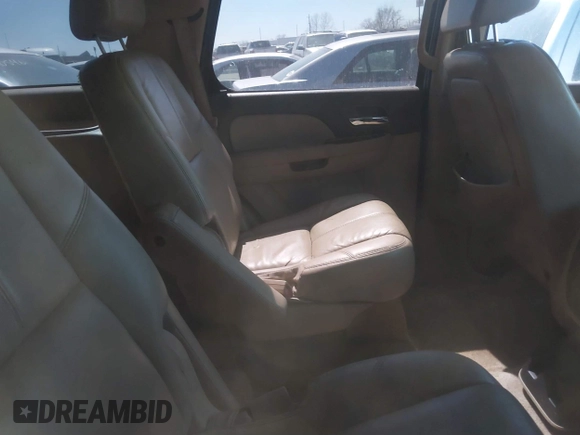 2007 GMC Yukon SLT with VIN 1GKFC13J37R387004, listed as a IAAI auction lot 41583852 with 246,511 mi miles. Bid and sale history available at carsss.com. Image 8.