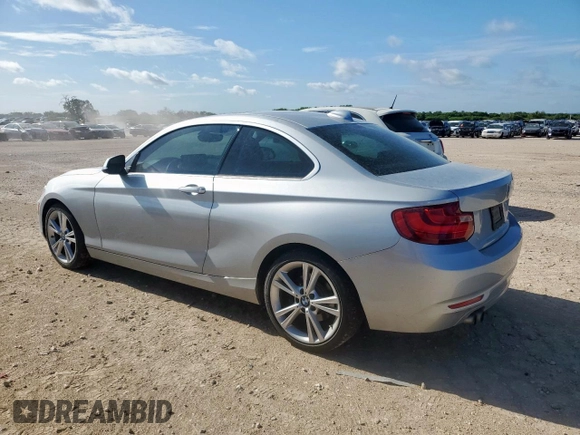 2015 BMW 2 Series 228i z VIN WBA1F5C55FV257350, wystawiony jako Copart lot #61639045 z przebiegiem 63 759 mil mil oraz Czysty tytuł • Clean title. Historia ofert i sprzedaży dostępna na DreamBid. Obrazek 2.