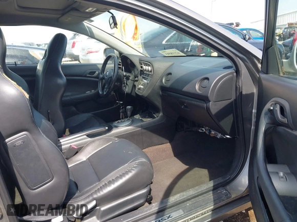 2006 Acura RSX z VIN JH4DC54826S000454, wystawiony jako IAAI lot #42118593 z przebiegiem 247 331 mil mil oraz . Historia ofert i sprzedaży dostępna na DreamBid. Obrazek 5.