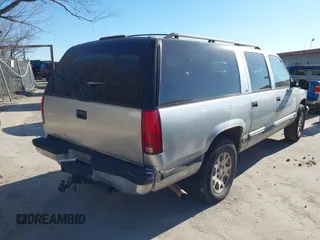 1997 Chevrolet Suburban with VIN 3GNFK16R6VG186072, listed as a IAAI auction lot 41373166 with 275,290 mi miles. Bid and sale history available at carsss.com. Image 4.