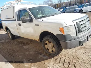 2009 Ford F-150 XL z VIN 1FTRF14W29KC64090, wystawiony jako IAAI lot #41355846 z przebiegiem 196 970 mil mil oraz . Historia ofert i sprzedaży dostępna na DreamBid. Obrazek 1.