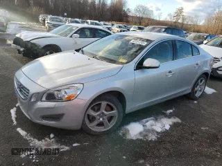 2012 Volvo S60 T5 with VIN YV1622FS1C2135788, listed as a Copart auction lot 43391245 with 93,193 mi miles and Clean Title. Bid and sale history available at carsss.com. Image 1.