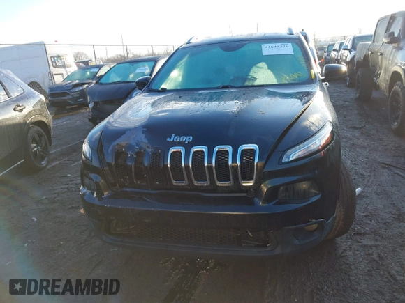 2015 Jeep Cherokee Latitude z VIN 1C4PJMCS0FW512153, wystawiony jako IAAI lot #41649376 z przebiegiem 147 910 mil mil oraz . Historia ofert i sprzedaży dostępna na DreamBid. Obrazek 12.