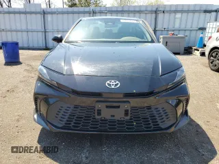 2025 Toyota Camry LE z VIN 4T1DAACK5SU517822, wystawiony jako Copart lot #55895755 z przebiegiem Nie podano mil oraz Szkoda całkowita • Salvage title. Historia ofert i sprzedaży dostępna na DreamBid. Obrazek 5.