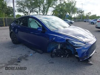 2025 Tesla Model Y Long Range z VIN 7SAYGDED0SF256650, wystawiony jako IAAI lot #41993206 z przebiegiem Nie podano mil oraz . Historia ofert i sprzedaży dostępna na DreamBid. Obrazek 1.