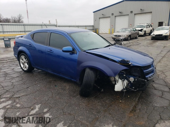 2013 Dodge Avenger SXT z VIN 1C3CDZCG6DN581807, wystawiony jako Copart lot #81929854 z przebiegiem 83 410 mil mil oraz Szkoda całkowita • Salvage title. Historia ofert i sprzedaży dostępna na DreamBid. Obrazek 4.
