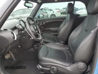 2014 MINI Convertible z VIN WMWZN3C57ET570016, wystawiony jako Copart lot #54565815 z przebiegiem 74 742 mil mil oraz Szkoda całkowita • Salvage title. Historia ofert i sprzedaży dostępna na DreamBid. Obrazek 7.