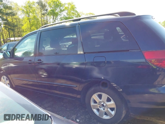 2004 Toyota Sienna XLE with VIN 5TDZA22C24S126161, listed as a IAAI auction lot 41986548 with 244,490 mi miles. Bid and sale history available at carsss.com. Image 15.
