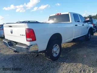 2018 Ram 2500 Tradesman with VIN 3C6UR5HJ2JG150262, listed as a IAAI auction lot 40723556 with 63,080 mi miles. Bid and sale history available at carsss.com. Image 4.