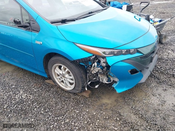 2017 Toyota Prius Prime Plus with VIN JTDKARFP7H3055716, listed as a IAAI auction lot 41596632 with NaN miles. Bid and sale history available at carsss.com. Image 6.