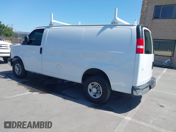 2020 Chevrolet Express Cargo z VIN 1GCWGAFP3L1273819, wystawiony jako IAAI lot #42299806 z przebiegiem 88 391 mil mil oraz . Historia ofert i sprzedaży dostępna na DreamBid. Obrazek 3.