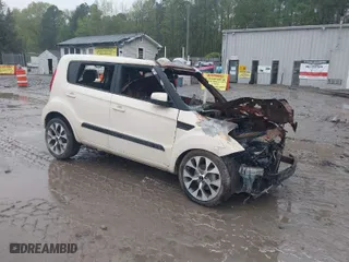 2013 Kia Soul + with VIN KNDJT2A60D7775664, listed as a IAAI auction lot 37577938 with 1 mi miles. Bid and sale history available at carsss.com. Image 1.
