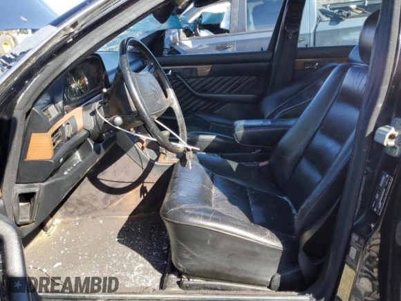 1989 Mercedes-Benz 300 300SE z VIN WDBCA24D2KA437884, wystawiony jako Copart lot #47598914 z przebiegiem 115 130 mil mil oraz Czysty tytuł • Clean title. Historia ofert i sprzedaży dostępna na DreamBid. Obrazek 7.