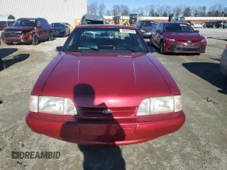 1993 Ford Mustang z VIN 1FACP40E4PF155840, wystawiony jako Copart lot #88301375 z przebiegiem 2 135 mil mil oraz Czysty tytuł • Clean title. Historia ofert i sprzedaży dostępna na DreamBid. Obrazek 5.