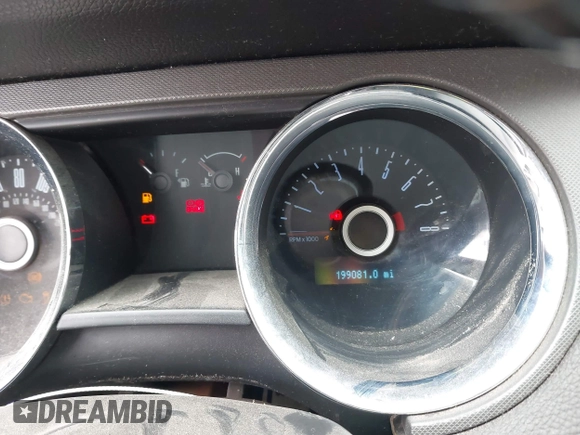 2014 Ford Mustang V6 z VIN 1ZVBP8EM5E5229361, wystawiony jako IAAI lot #42163228 z przebiegiem 199 081 mil mil oraz . Historia ofert i sprzedaży dostępna na DreamBid. Obrazek 7.