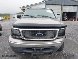 2001 Ford Expedition XLT with VIN 1FMPU16L31LB39187, listed as a IAAI auction lot 40405470 with 1 mi miles. Bid and sale history available at carsss.com. Image 13.