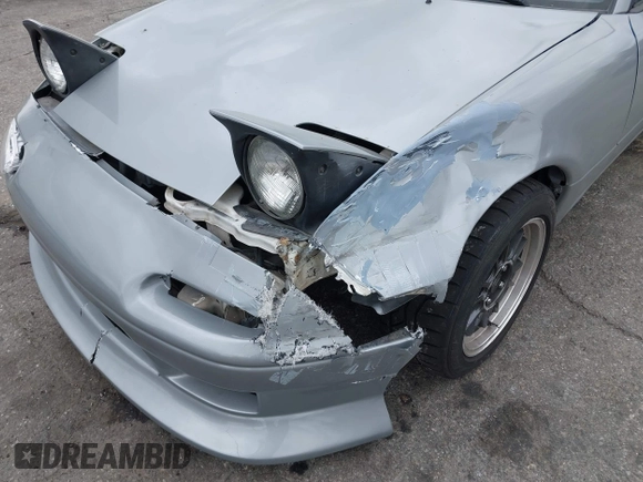 1992 Mazda MX-5 Miata z VIN JM1NA3514N0314487, wystawiony jako IAAI lot #42036631 z przebiegiem 125 882 mil mil oraz . Historia ofert i sprzedaży dostępna na DreamBid. Obrazek 6.