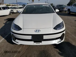 2023 Hyundai Ioniq 6 SEL z VIN KMHM34AA1PA034729, wystawiony jako Copart lot #81629683 z przebiegiem 756 mil mil oraz . Historia ofert i sprzedaży dostępna na DreamBid. Obrazek 5.