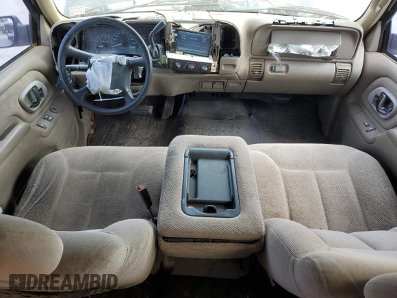 1999 Chevrolet Tahoe z VIN 3GNEC18R3XG165012, wystawiony jako Copart lot #75803204 z przebiegiem 227 608 mil mil oraz Szkoda całkowita • Salvage title. Historia ofert i sprzedaży dostępna na DreamBid. Obrazek 8.