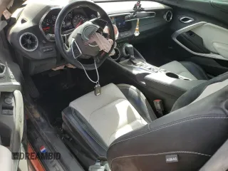 2021 Chevrolet Camaro 2SS z VIN 1G1FH1R70M0105967, wystawiony jako Copart lot #50032265 z przebiegiem 80 825 mil mil oraz Szkoda całkowita • Salvage title. Historia ofert i sprzedaży dostępna na DreamBid. Obrazek 8.