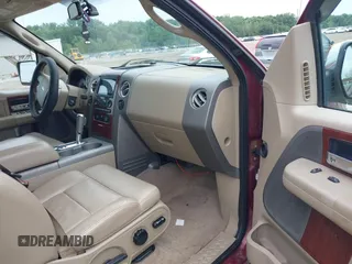 2006 Ford F-150 XLT z VIN 1FTPX14566FA55886, wystawiony jako IAAI lot #42636382 z przebiegiem 197 702 mil mil oraz . Historia ofert i sprzedaży dostępna na DreamBid. Obrazek 5.