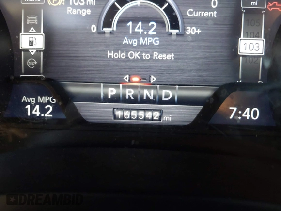 2019 Ram 1500 Big Horn z VIN 1C6SRFFT2KN659701, wystawiony jako IAAI lot #42051736 z przebiegiem 165 542 mil mil oraz . Historia ofert i sprzedaży dostępna na DreamBid. Obrazek 7.