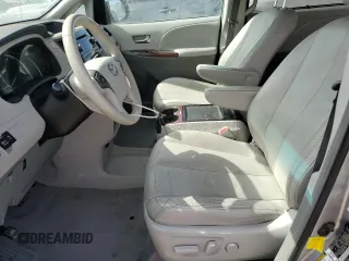 2012 Toyota Sienna XLE AAS z VIN 5TDYK3DC5CS251052, wystawiony jako Copart lot #63633905 z przebiegiem 204 013 mil mil oraz Czysty tytuł • Clean title. Historia ofert i sprzedaży dostępna na DreamBid. Obrazek 7.