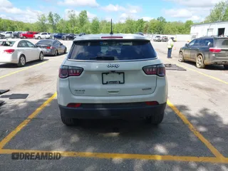 2022 Jeep Compass Latitude Lux with VIN 3C4NJDFB7NT112307, listed as a IAAI auction lot 42330292 with 77,240 mi miles and . Bid and sale history available at DreamBid. Image 17.