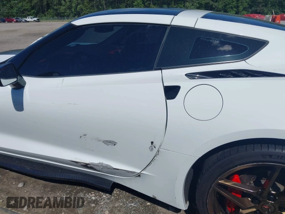 2014 Chevrolet Corvette Z51 3LT z VIN 1G1YM2D71E5116935, wystawiony jako IAAI lot #42341161 z przebiegiem 105 686 mil mil oraz . Historia ofert i sprzedaży dostępna na DreamBid. Obrazek 6.