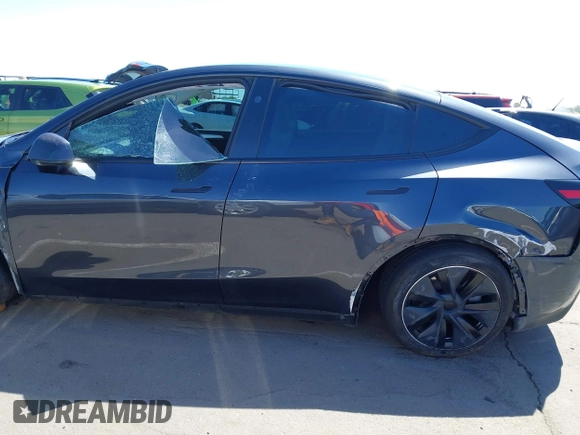 2024 Tesla Model Y Long Range z VIN 7SAYGDEE0RF128802, wystawiony jako IAAI lot #42128685 z przebiegiem 15 713 mil mil oraz . Historia ofert i sprzedaży dostępna na DreamBid. Obrazek 13.