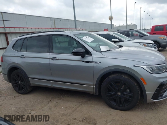 2022 Volkswagen Tiguan SE R-Line Black with VIN 3VVCB7AXXNM165748, listed as a IAAI auction lot 42178772 with 64,007 mi miles and . Bid and sale history available at DreamBid. Image 13.