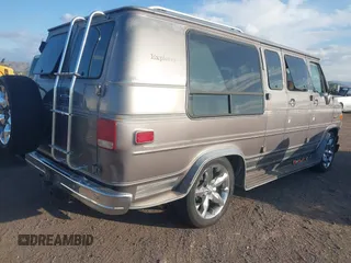 1993 GMC Vandura z VIN 1GDEG25K9PF513953, wystawiony jako IAAI lot #42194799 z przebiegiem 135 966 mil mil oraz . Historia ofert i sprzedaży dostępna na DreamBid. Obrazek 4.