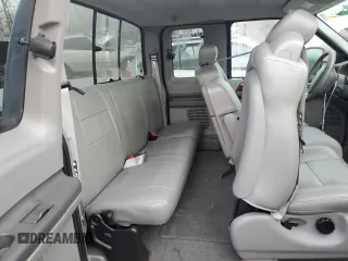 2002 Ford F-250 XL z VIN 1FTNX21F42EC23096, wystawiony jako Copart lot #46164805 z przebiegiem 74 890 mil mil oraz Szkoda całkowita • Salvage title. Historia ofert i sprzedaży dostępna na DreamBid. Obrazek 11.