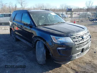 2018 Ford Explorer XLT z VIN 1FM5K8D88JGC03818, wystawiony jako IAAI lot #41449995 z przebiegiem 126 000 mil mil oraz . Historia ofert i sprzedaży dostępna na DreamBid. Obrazek 1.