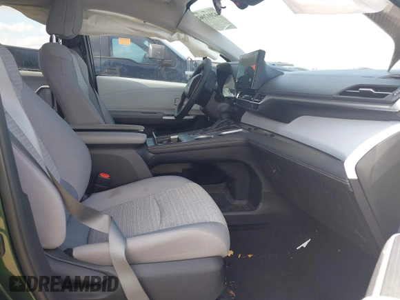 2025 Toyota Sienna LE z VIN 5TDKRKEC2SS233830, wystawiony jako IAAI lot #42012062 z przebiegiem 2 451 mil mil oraz . Historia ofert i sprzedaży dostępna na DreamBid. Obrazek 5.