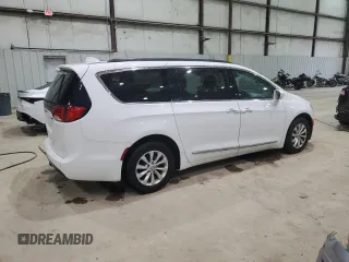 2017 Chrysler Pacifica Touring L z VIN 2C4RC1BG6HR552876, wystawiony jako Copart lot #51649705 z przebiegiem 95 825 mil mil oraz Szkoda całkowita • Salvage title. Historia ofert i sprzedaży dostępna na DreamBid. Obrazek 3.