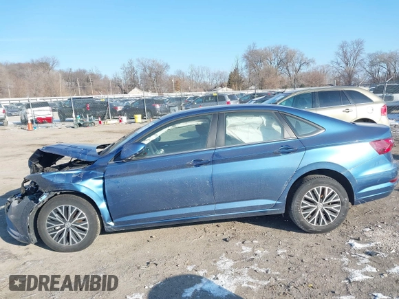 2021 Volkswagen Jetta S z VIN 3VWC57BU0MM054745, wystawiony jako IAAI lot #39772920 z przebiegiem 31 453 mil mil oraz . Historia ofert i sprzedaży dostępna na DreamBid. Obrazek 14.