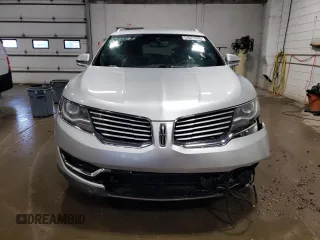 2017 Lincoln MKX Premiere z VIN 2LMPJ6JR5HBL50858, wystawiony jako Copart lot #54021395 z przebiegiem 101 480 mil mil oraz Szkoda całkowita • Salvage title. Historia ofert i sprzedaży dostępna na DreamBid. Obrazek 5.