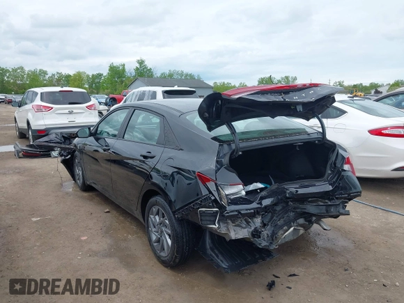 2024 Hyundai Elantra SEL z VIN KMHLM4DG8RU690033, wystawiony jako IAAI lot #42211444 z przebiegiem 19 708 mil mil oraz . Historia ofert i sprzedaży dostępna na DreamBid. Obrazek 3.