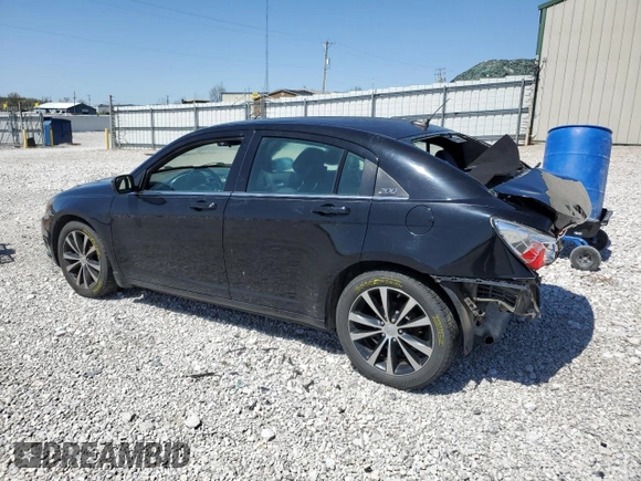 2014 Chrysler 200 Touring z VIN 1C3CCBBGXEN152330, wystawiony jako Copart lot #52295375 z przebiegiem 211 585 mil mil oraz Szkoda całkowita • Salvage title. Historia ofert i sprzedaży dostępna na DreamBid. Obrazek 2.