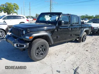2024 Jeep Gladiator Sport S с VIN 1C6HJTAG6RL111586, выставлен на аукционе IAAI как лот 41833397 с пробегом 2 452 миль миль и . История ставок и продаж доступна на DreamBid. Изображение 18.